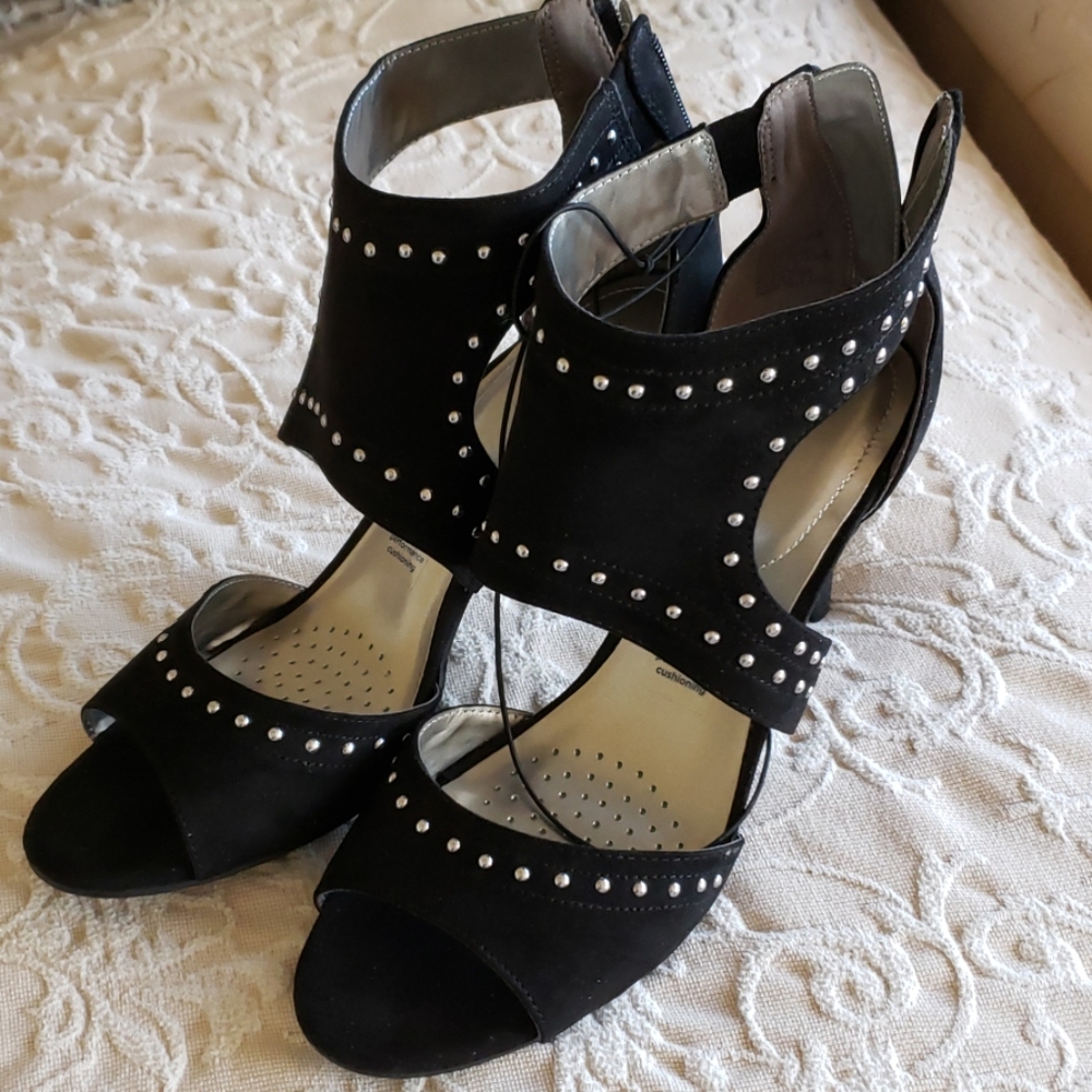 NWT Worthington Black Suede with Silver Detail